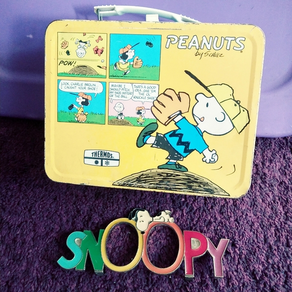 Peanuts vintage lunchbox & Snoopy plaque bundle.